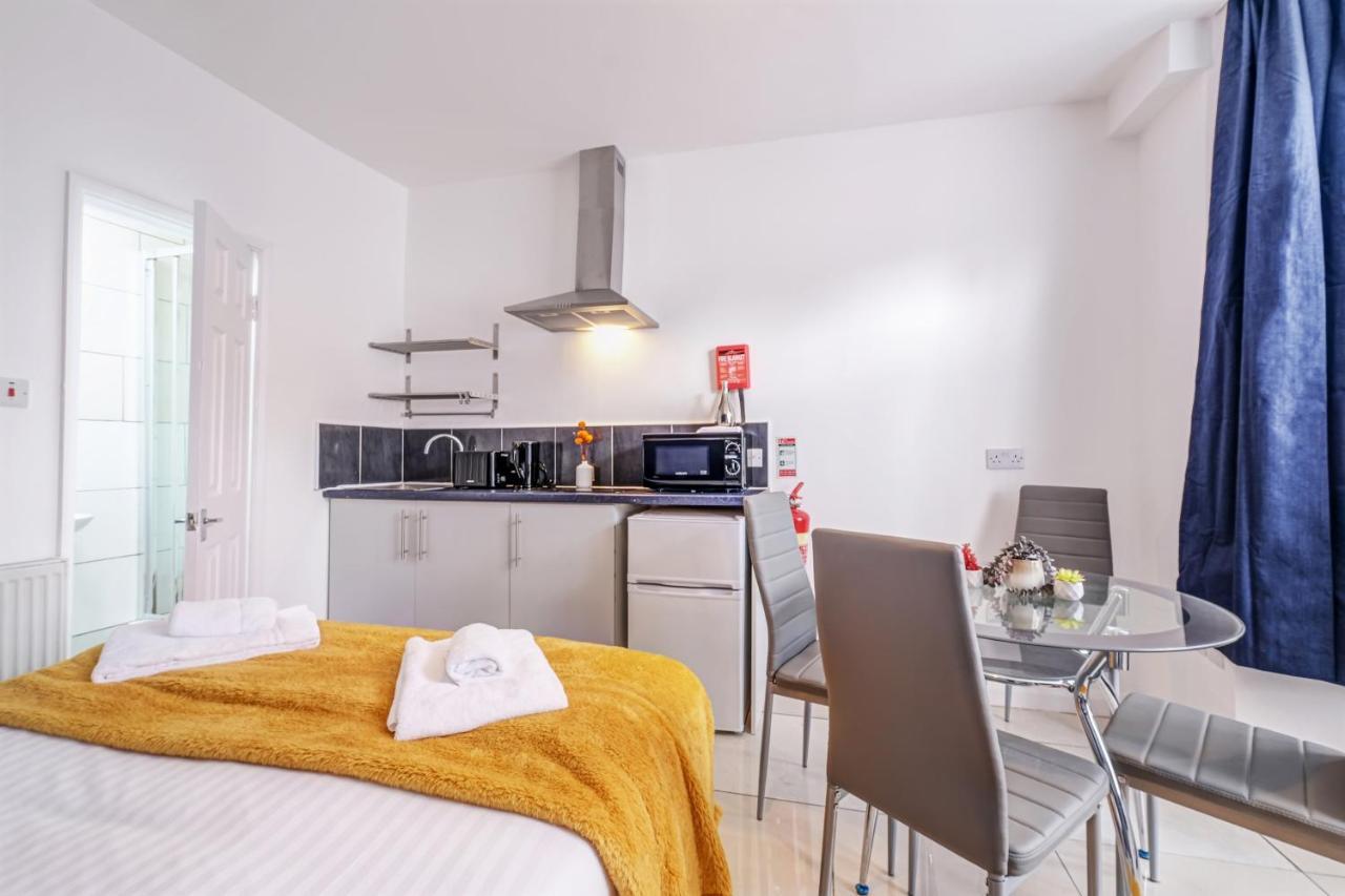 Fernbank Rooms Sudbury Hill, Harrow, Self-Contained Studios With En-Suite Harrow on the Hill Zewnętrze zdjęcie