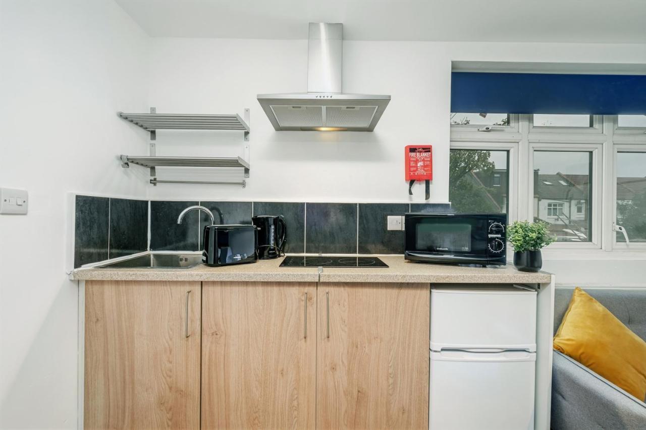 Fernbank Rooms Sudbury Hill, Harrow, Self-Contained Studios With En-Suite Harrow on the Hill Zewnętrze zdjęcie