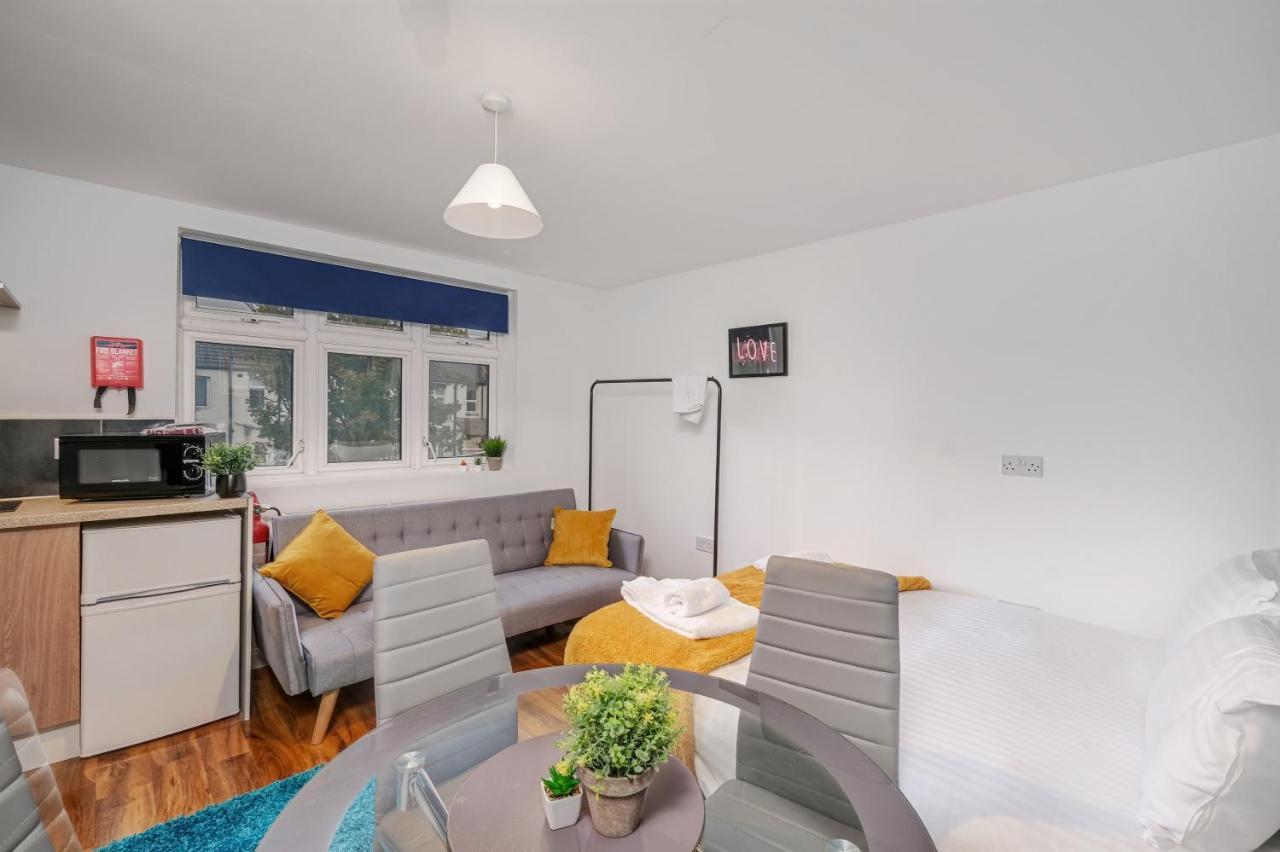 Fernbank Rooms Sudbury Hill, Harrow, Self-Contained Studios With En-Suite Harrow on the Hill Zewnętrze zdjęcie